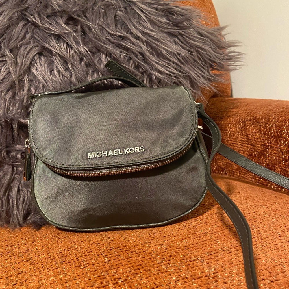 MICHEAL KORS | Mini Grey Crossbody